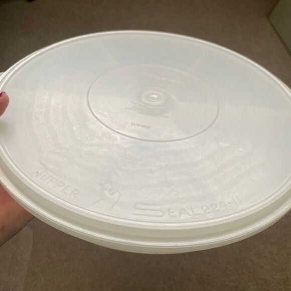 Vintage Tupperware Divided Relish Tray with Lid EUC Veggie Party Tray Hosting - Picture 9 of 11